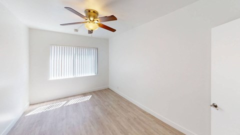 Floor plan for 2 beds, 1 bath, 925 sqft